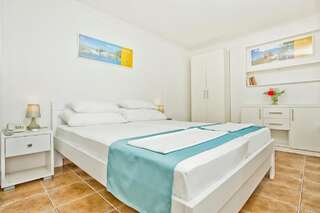 Апартаменты Villa Tenžera Херцег-Нови Апартаменты-студио с видом на море и бассейн-5